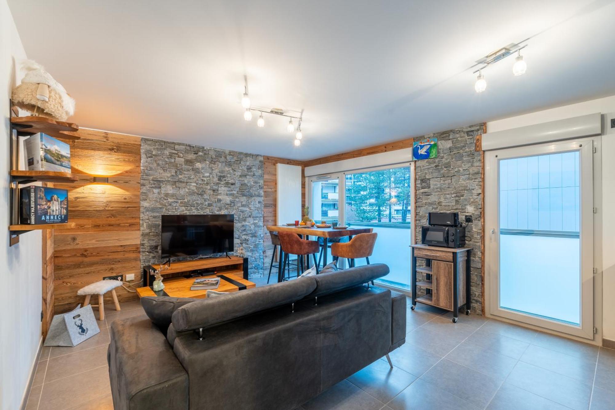 Charmant Appartement A 5 Minutes A Pied De La Vielle Ville Annecy Avec Parking Prive エクステリア 写真